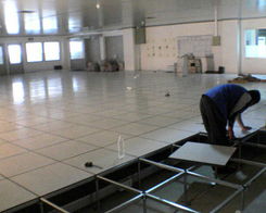 防靜電高架活動機房地板安裝與維護工程及靜電機房設備購銷解決方案